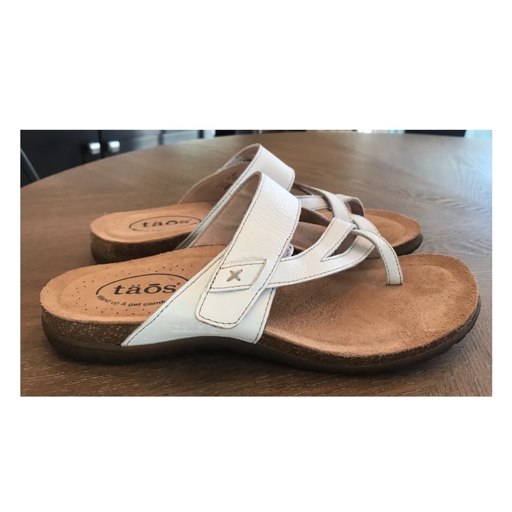 Taos white leather sandals Sz 8